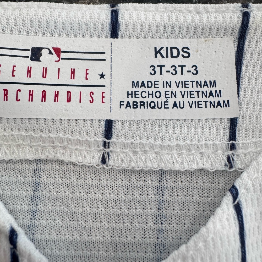 Kids New York Yankees White Pinstripe Baseball Jersey - Picture 2 of 4